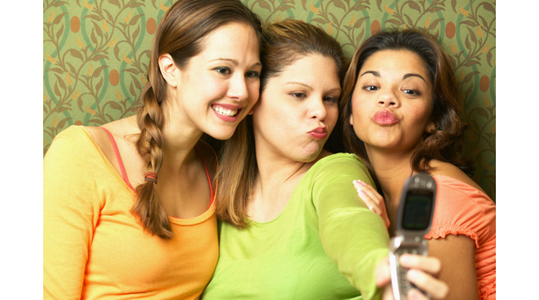 Selfie Addiction Linked to Narcissism, Low Self Esteem & Mental Illness