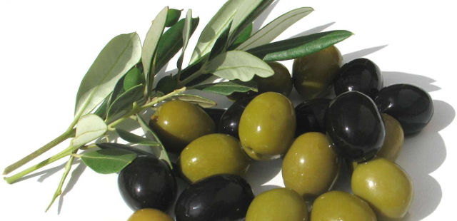 2014-06-09-5-healthy-foods-with-more-fat-than-a-doughnut-olives