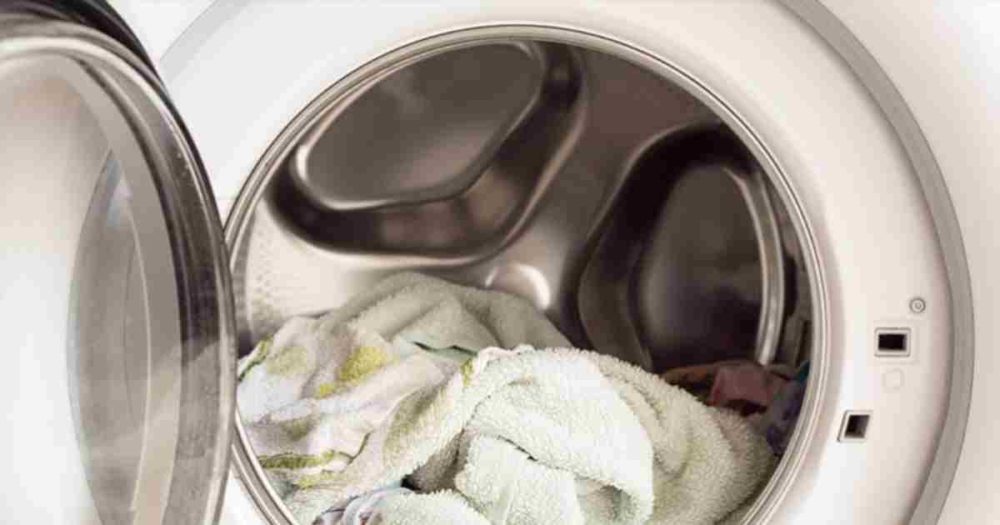 10 Incredible Ways To Use Vinegar To Clean Your Clothes